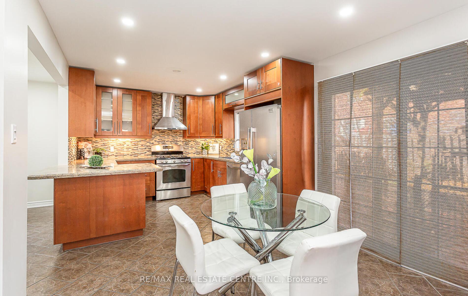 Photo 7 of 14 Brydon Crescent, Brampton, Northwood Park — HOMEH