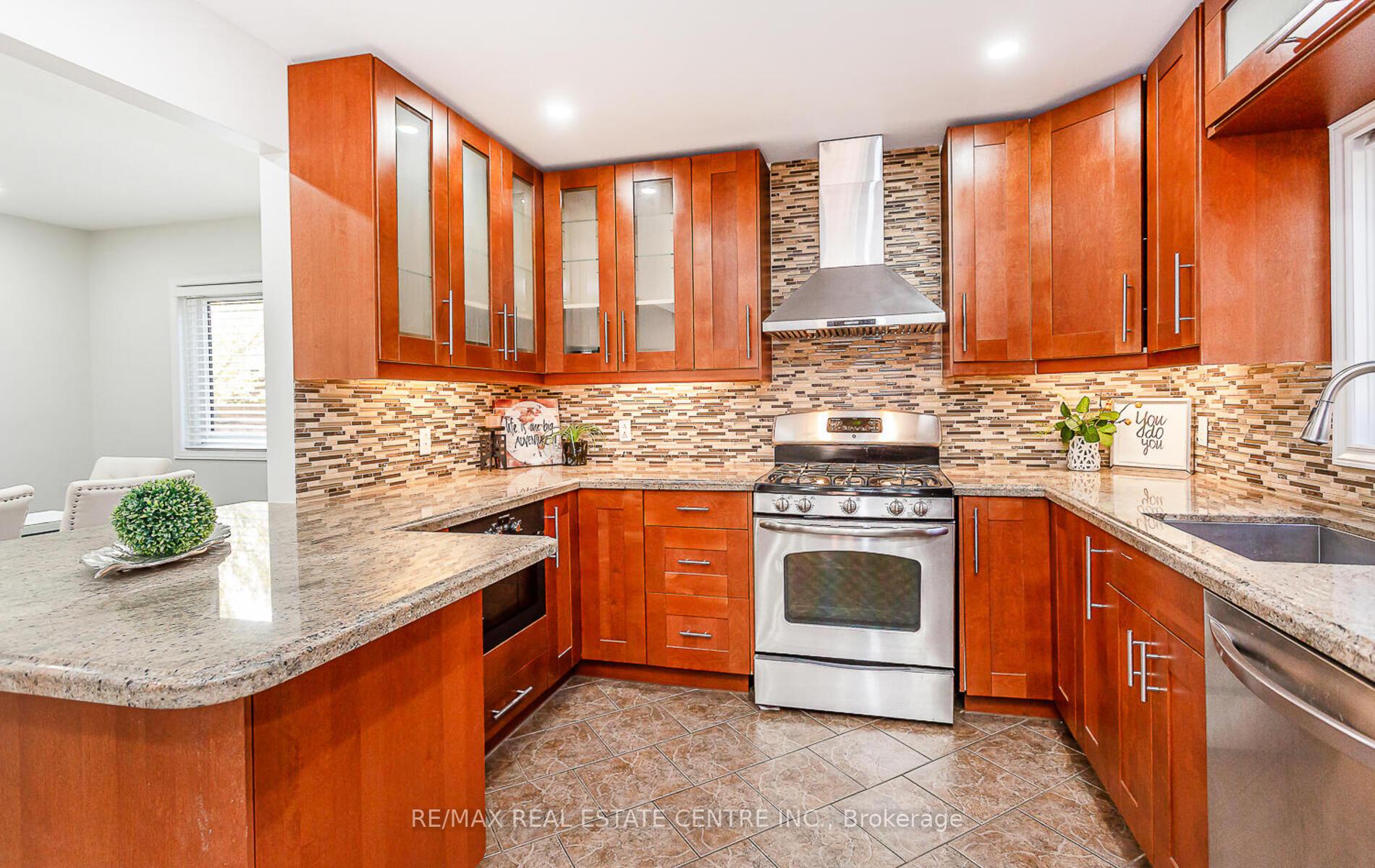 Photo 8 of 14 Brydon Crescent, Brampton, Northwood Park — HOMEH