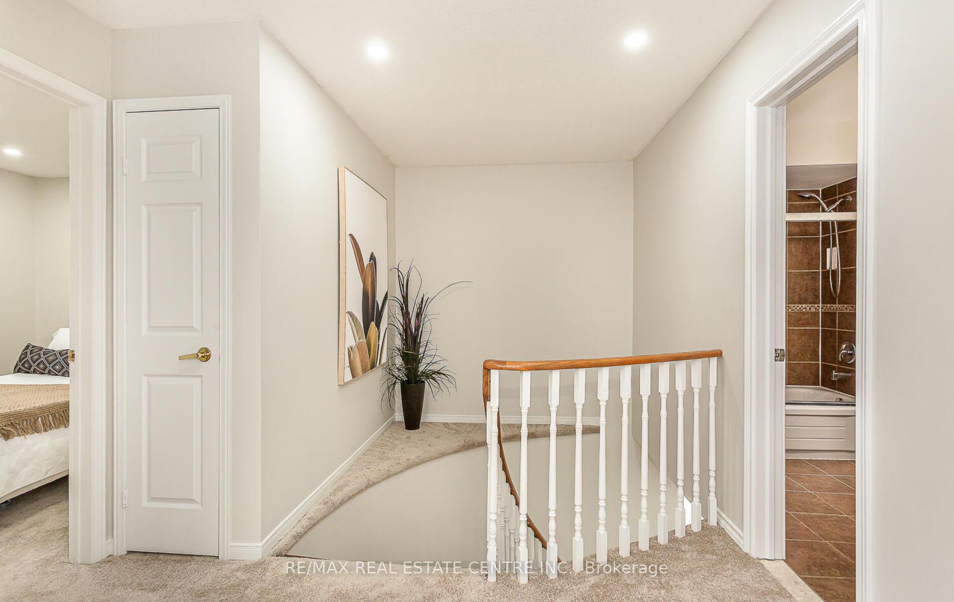 Photo 10 of 14 Brydon Crescent, Brampton, Northwood Park — HOMEH