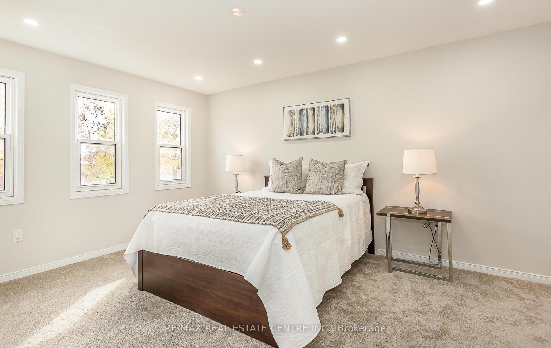 Photo 11 of 14 Brydon Crescent, Brampton, Northwood Park — HOMEH