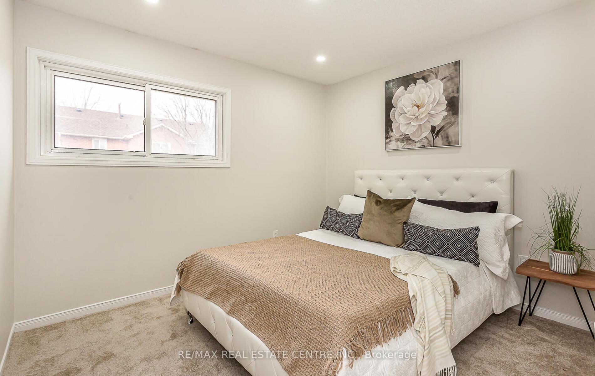 Photo 13 of 14 Brydon Crescent, Brampton, Northwood Park — HOMEH
