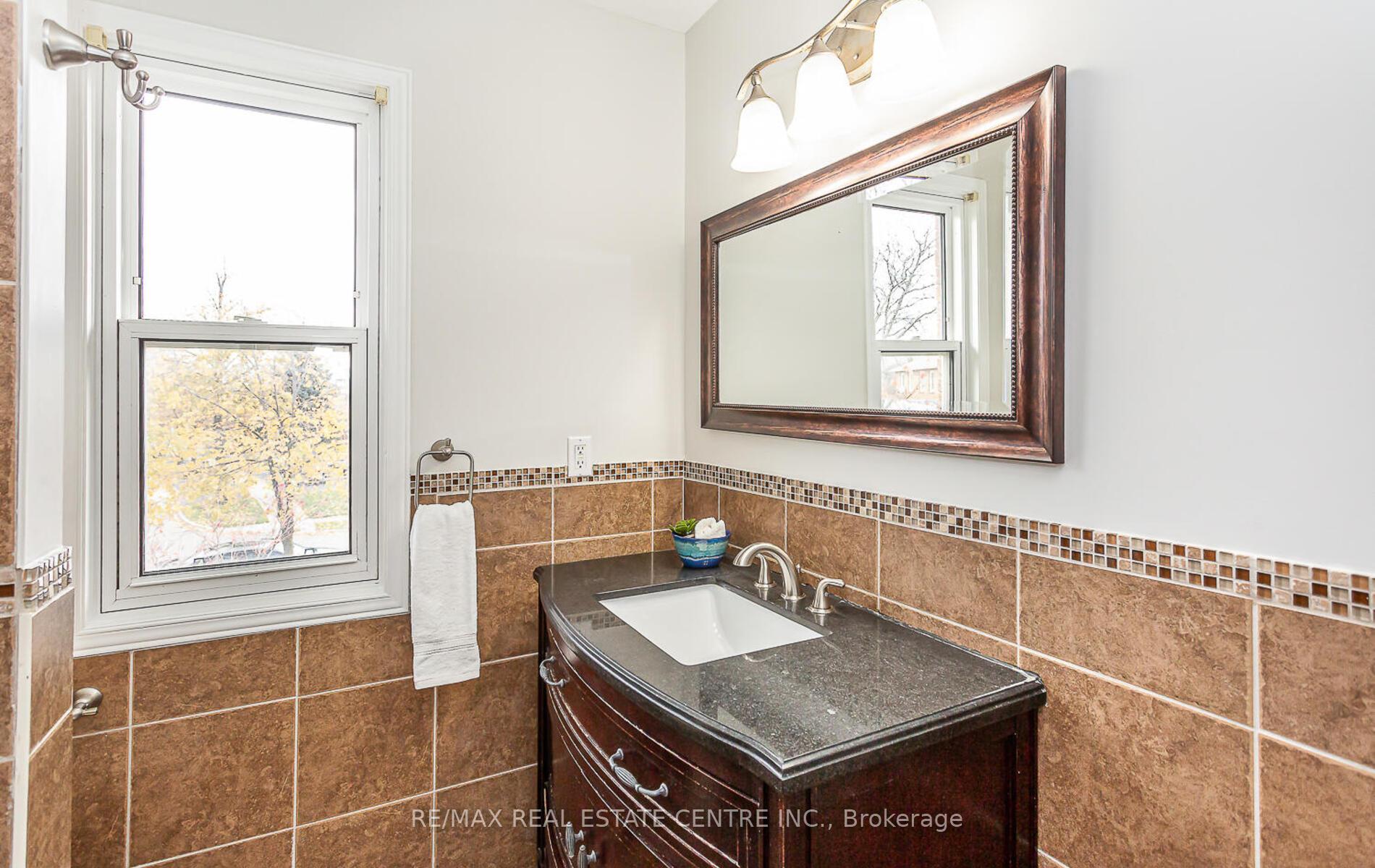 Photo 15 of 14 Brydon Crescent, Brampton, Northwood Park — HOMEH