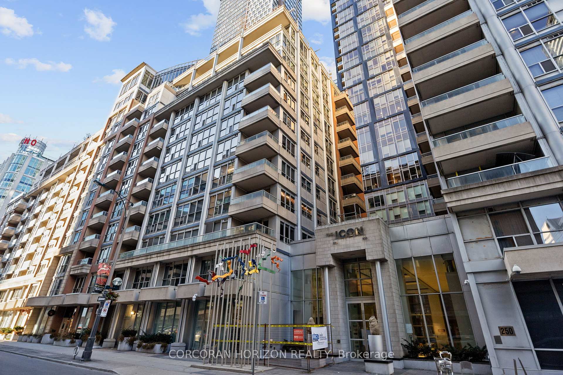 Front of Unit 803, 270 Wellington Street W