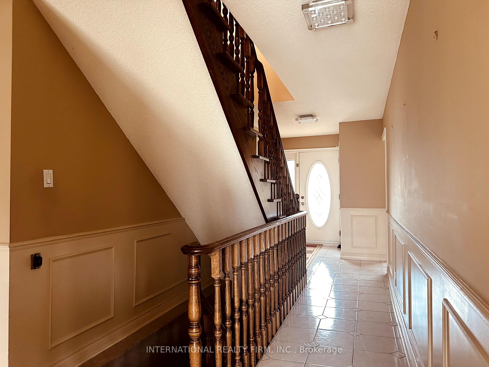 Photo 2 of 139 Elgin Drive, Brampton, Brampton South — HOMEH