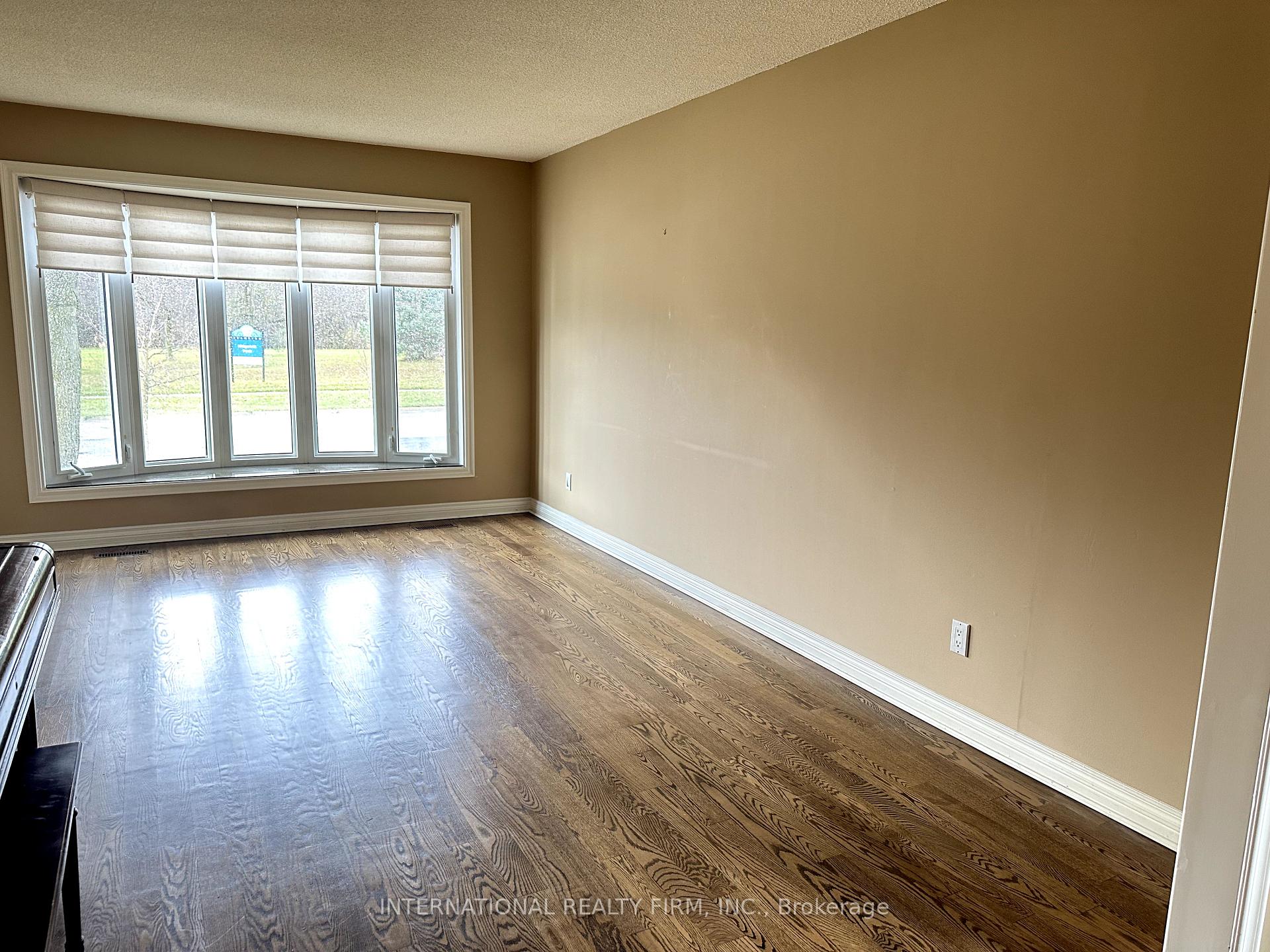Photo 5 of 139 Elgin Drive, Brampton, Brampton South — HOMEH