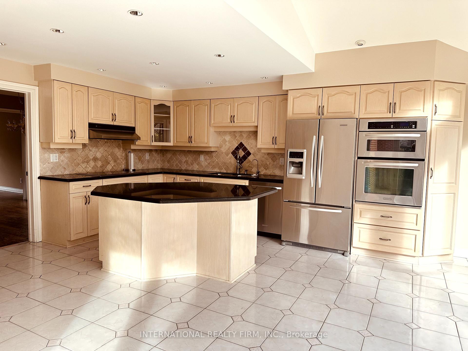 Photo 8 of 139 Elgin Drive, Brampton, Brampton South — HOMEH