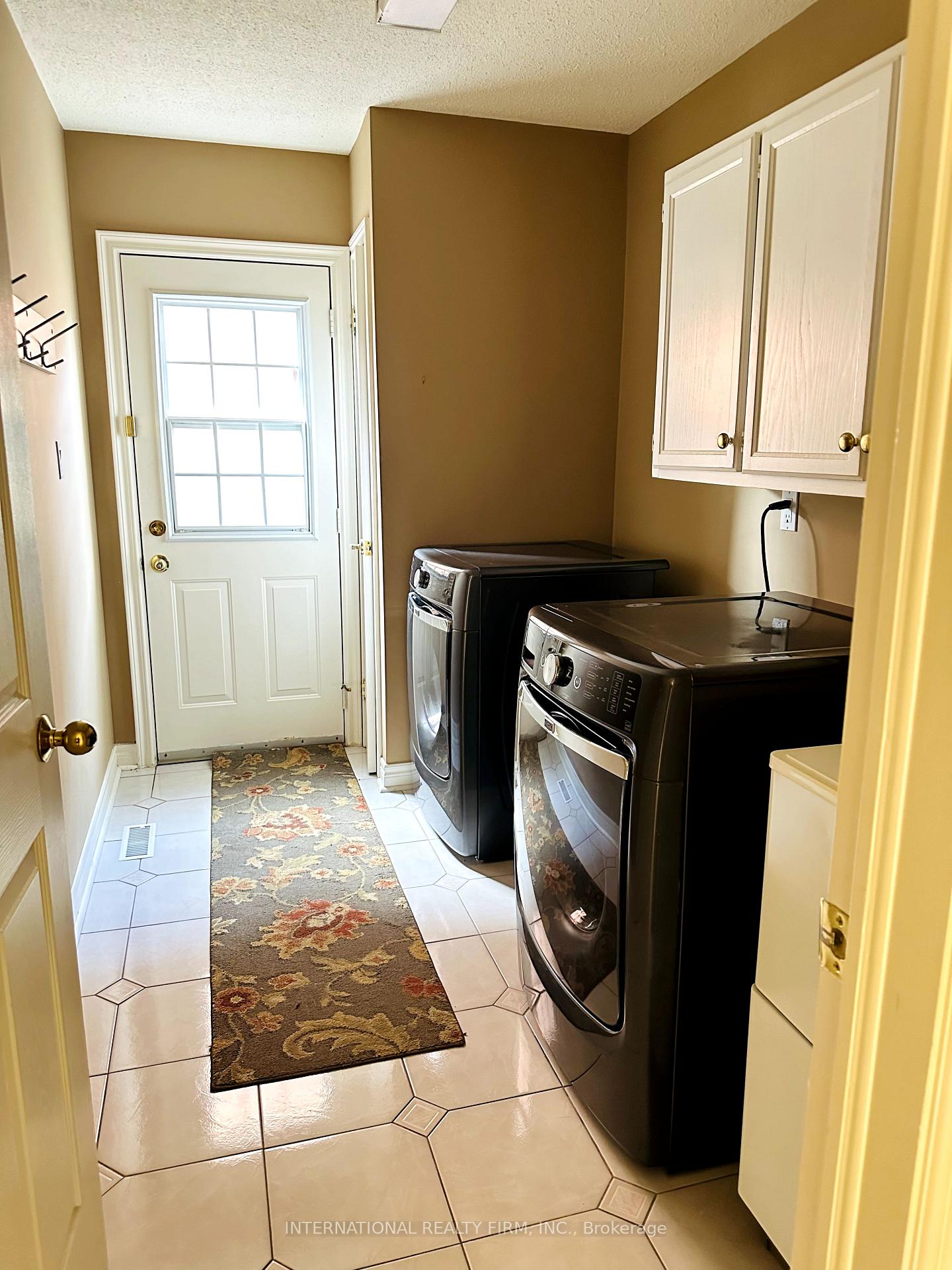 Photo 13 of 139 Elgin Drive, Brampton, Brampton South — HOMEH