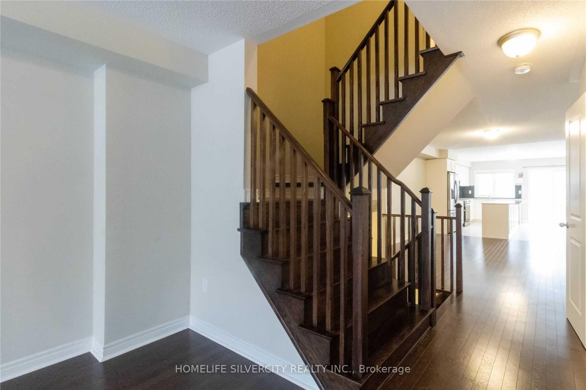 Photo 6 of 7 Finegan Circle, Brampton, Northwest Brampton — HOMEH