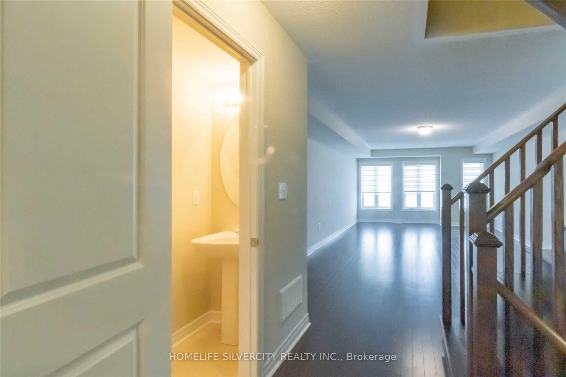 Photo 8 of 7 Finegan Circle, Brampton, Northwest Brampton — HOMEH