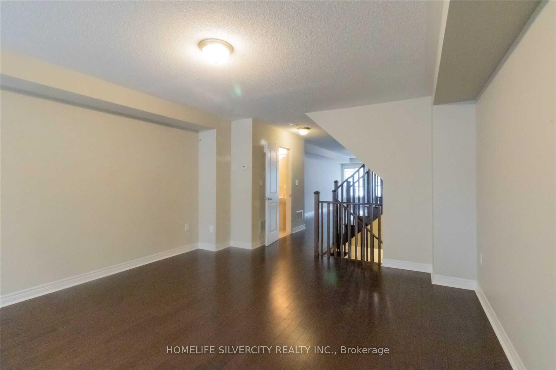 Photo 9 of 7 Finegan Circle, Brampton, Northwest Brampton — HOMEH