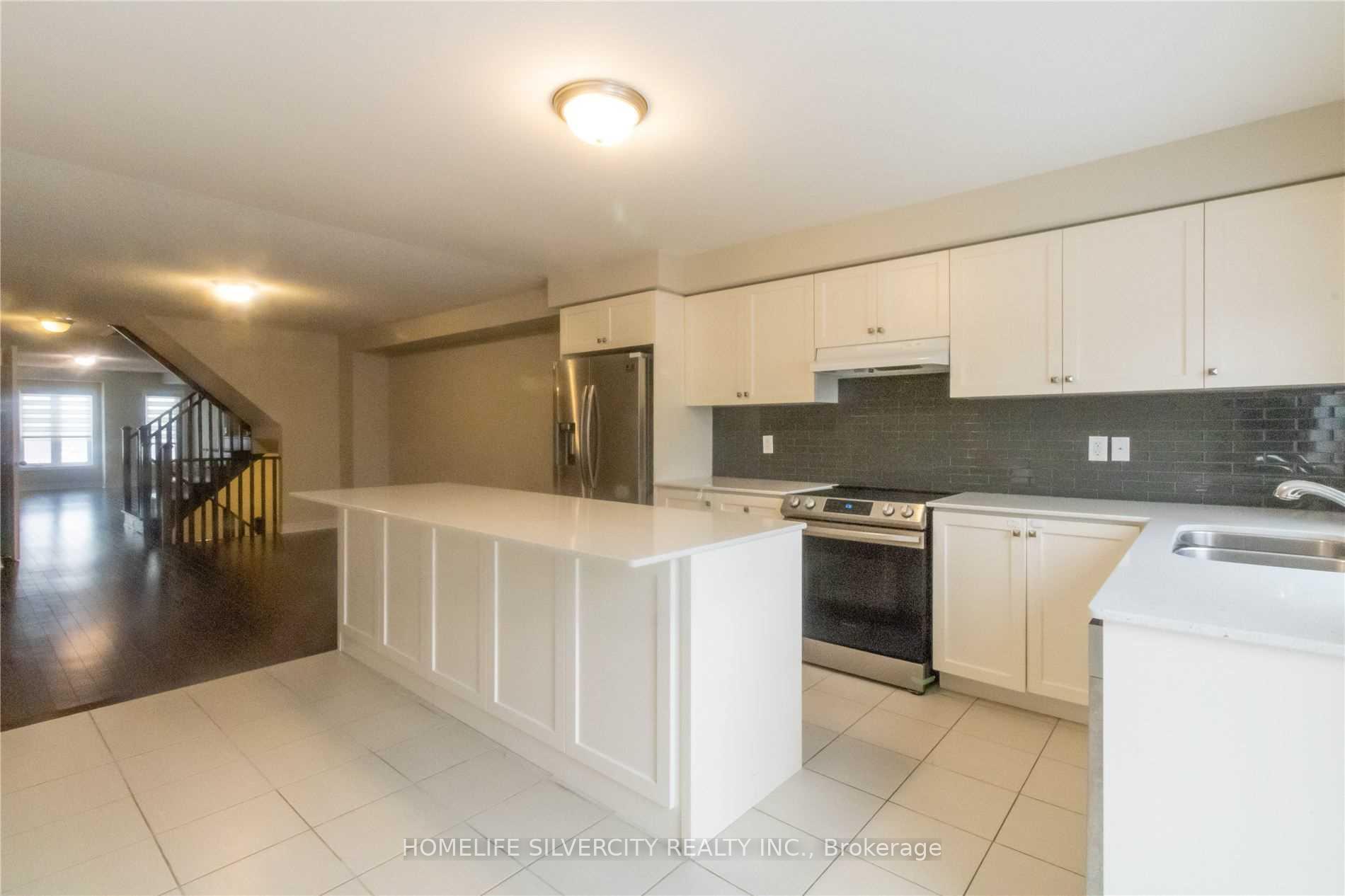 Photo 10 of 7 Finegan Circle, Brampton, Northwest Brampton — HOMEH