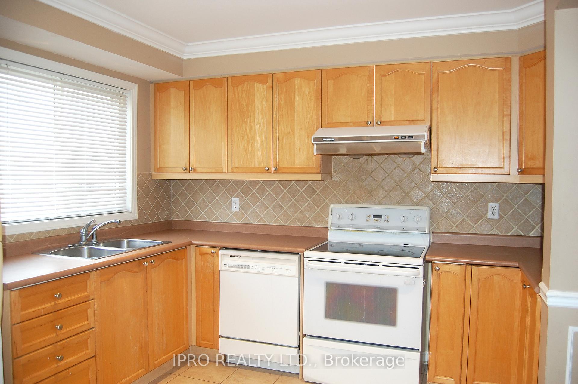 Photo 7 of 21 Rowland Street, Brampton, Fletcher's Meadow — HOMEH