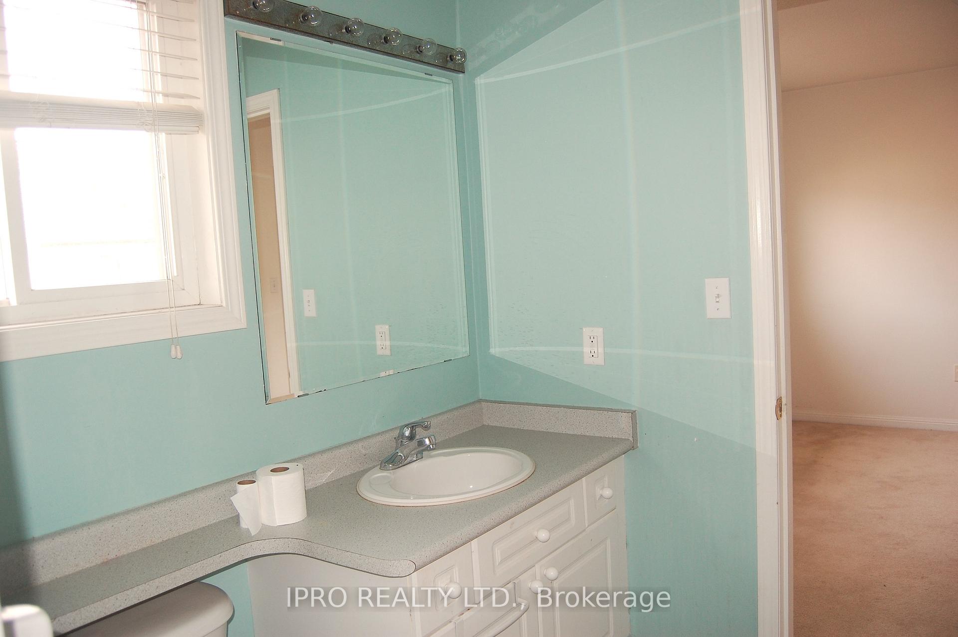 Photo 12 of 21 Rowland Street, Brampton, Fletcher's Meadow — HOMEH