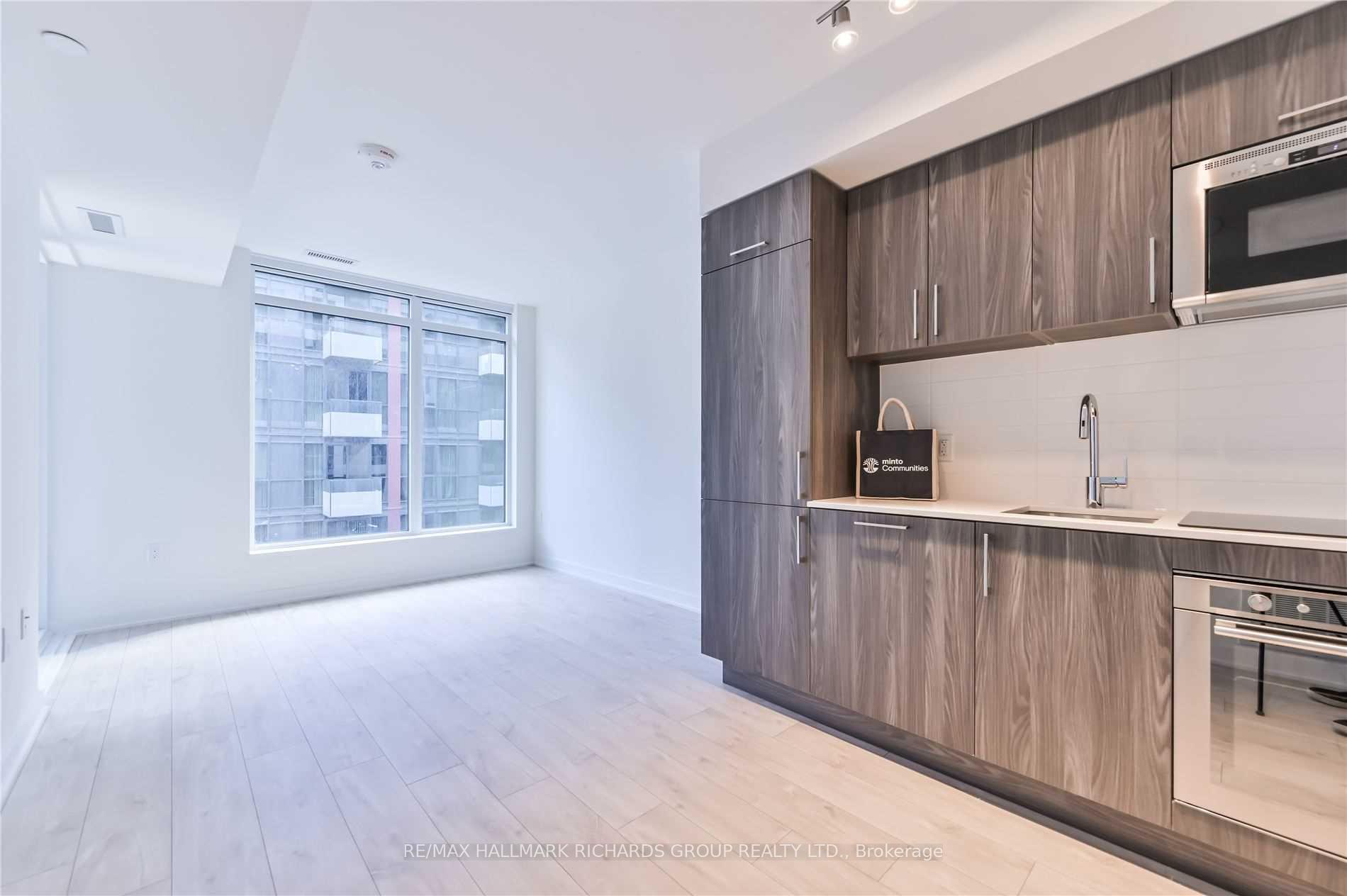 Photo 3 of Unit 727, 576 Front Street W, Toronto, Waterfront Communities — HOMEH