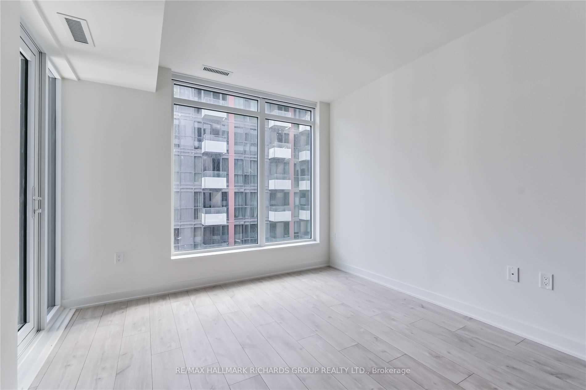 Photo 5 of Unit 727, 576 Front Street W, Toronto, Waterfront Communities — HOMEH