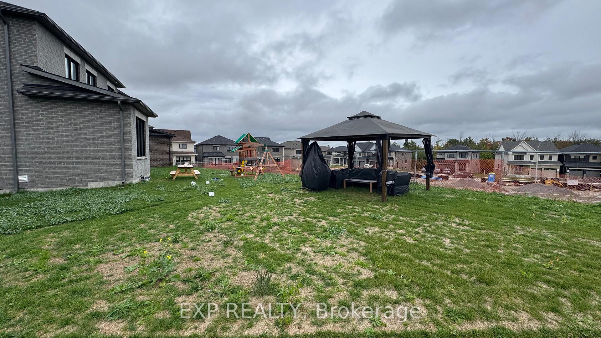 Photo 8 of 17 Abbey Crescent, Barrie, Rural Barrie Southeast — HOMEH