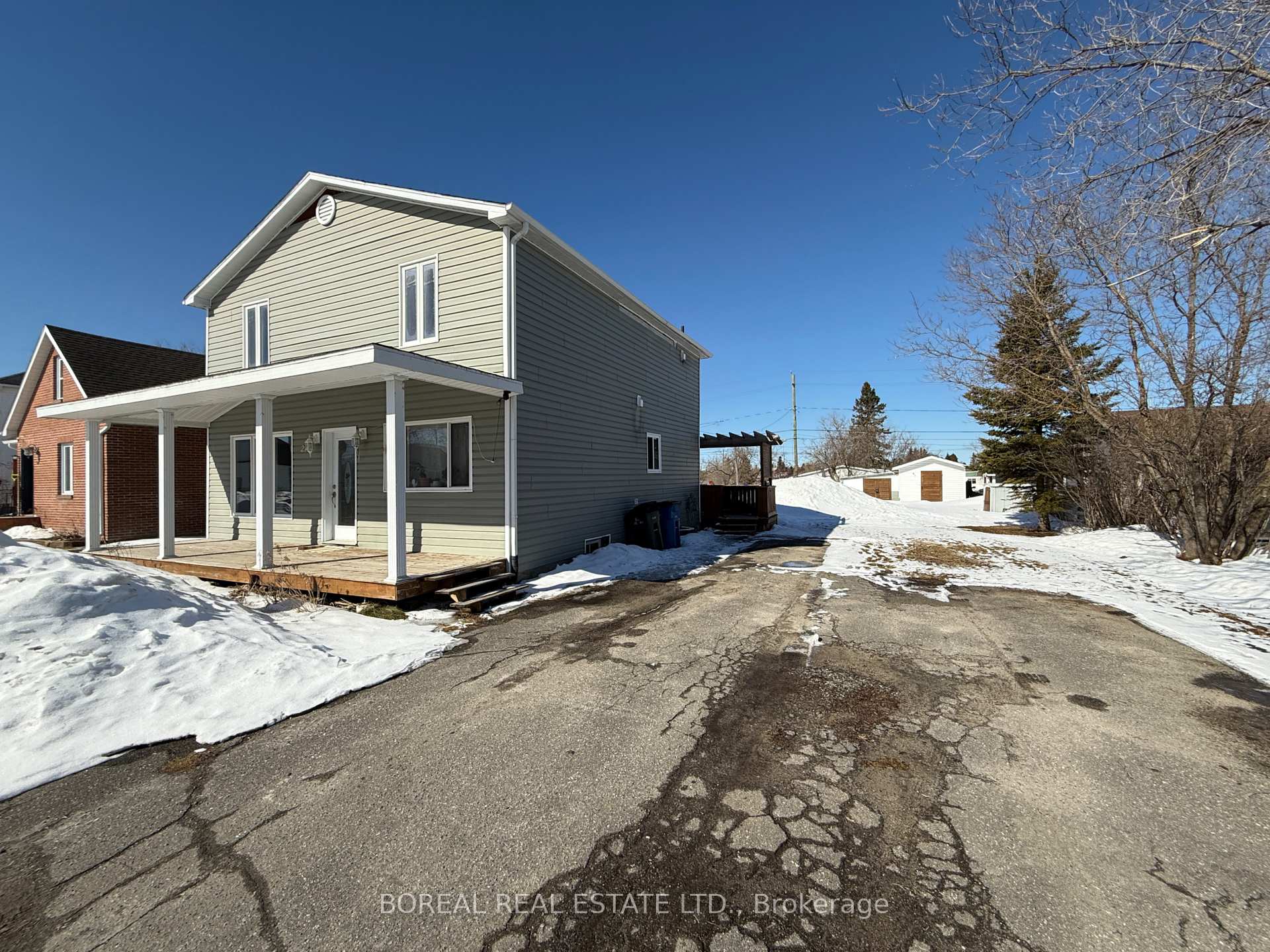 Photo 1 of 211 Second Avenue, Cochrane — HOMEH