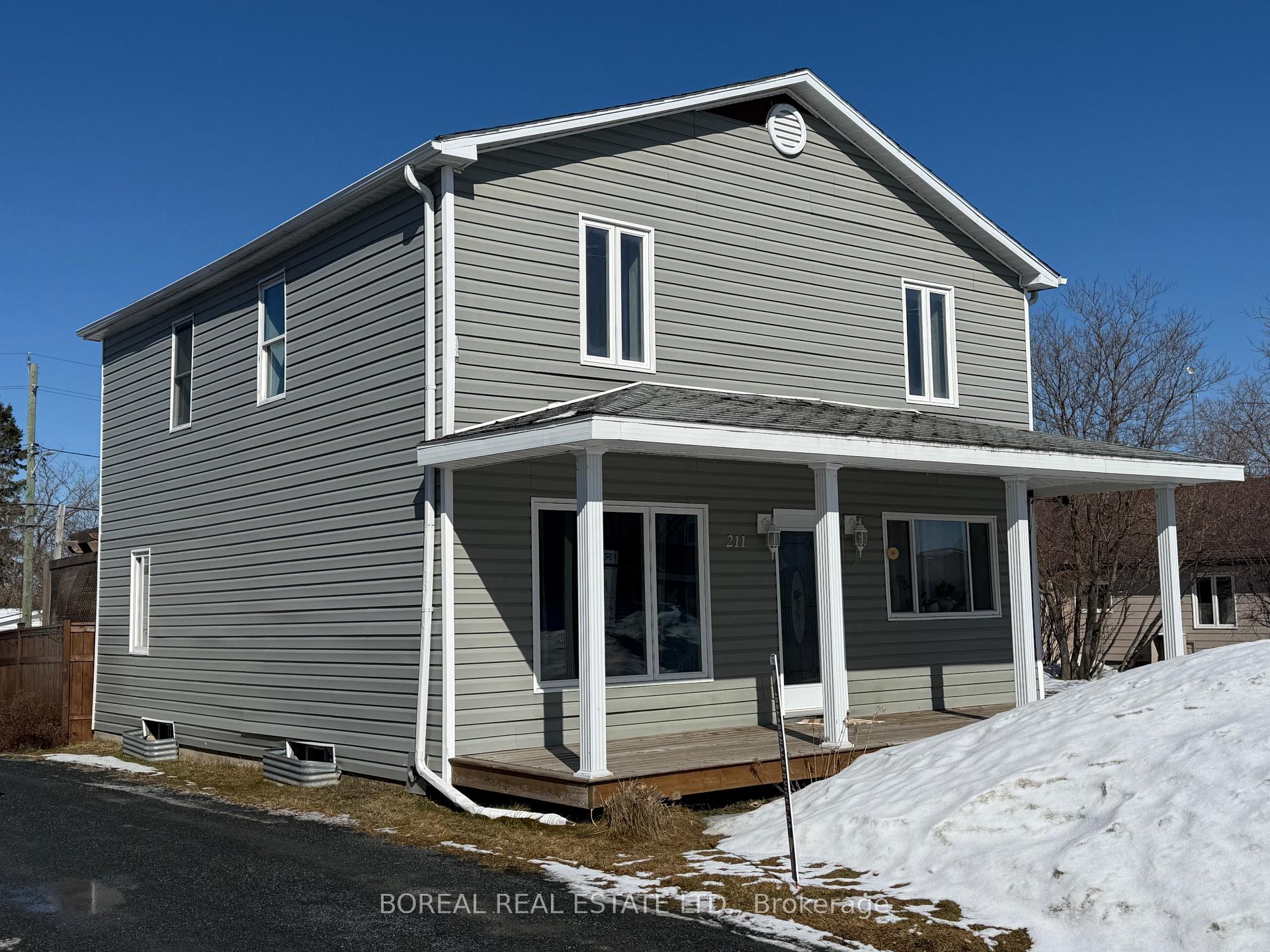 Photo 2 of 211 Second Avenue, Cochrane — HOMEH