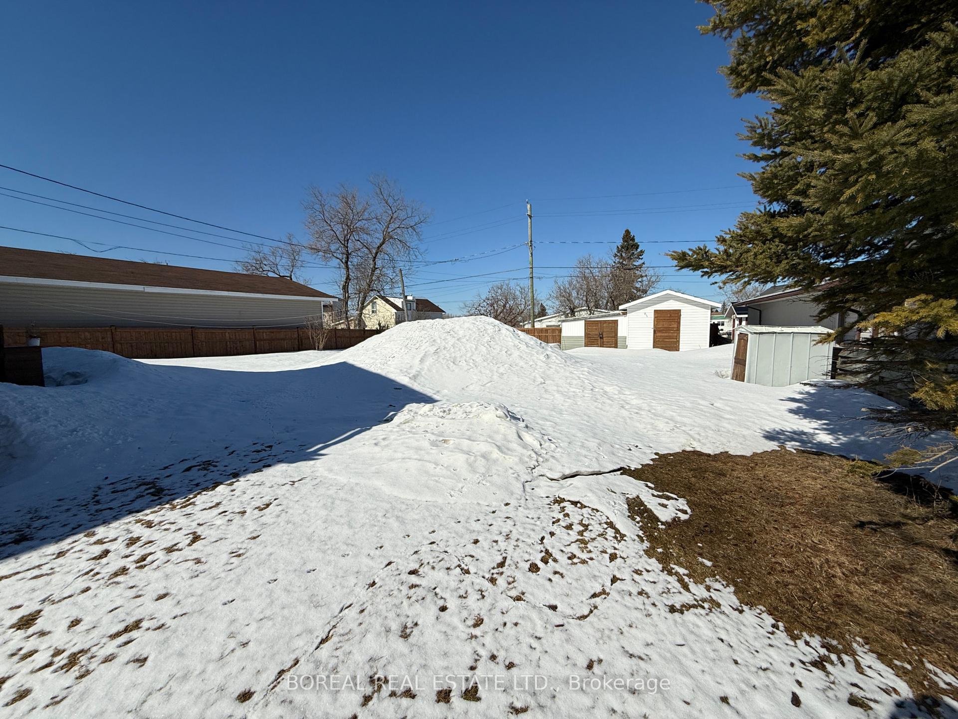 Photo 7 of 211 Second Avenue, Cochrane — HOMEH