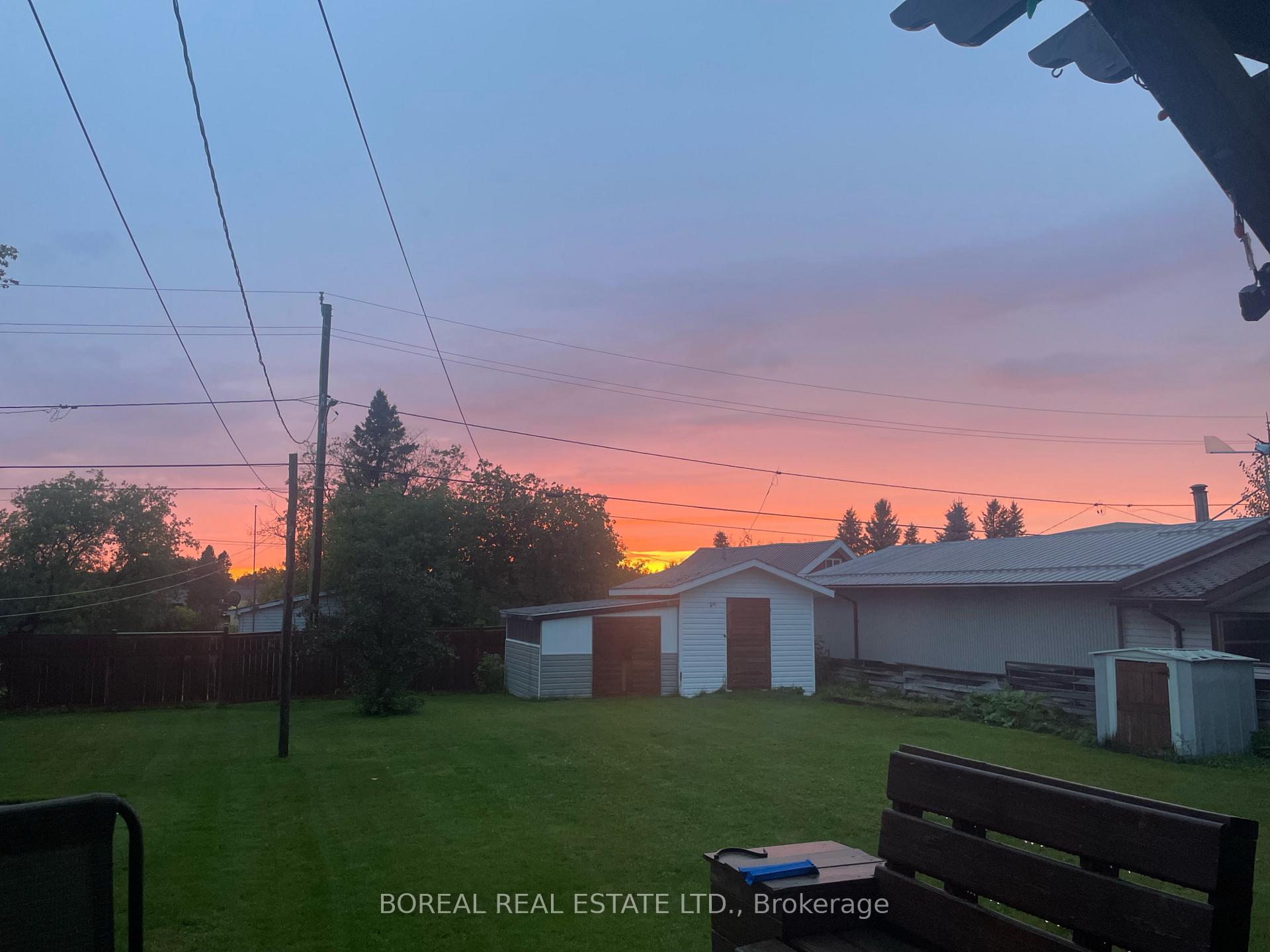 Photo 6 of 211 Second Avenue, Cochrane — HOMEH