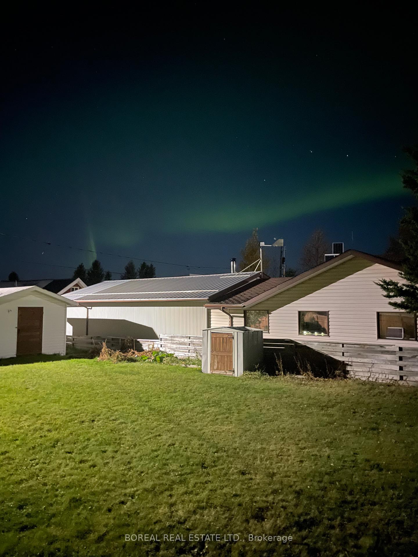 Photo 9 of 211 Second Avenue, Cochrane — HOMEH