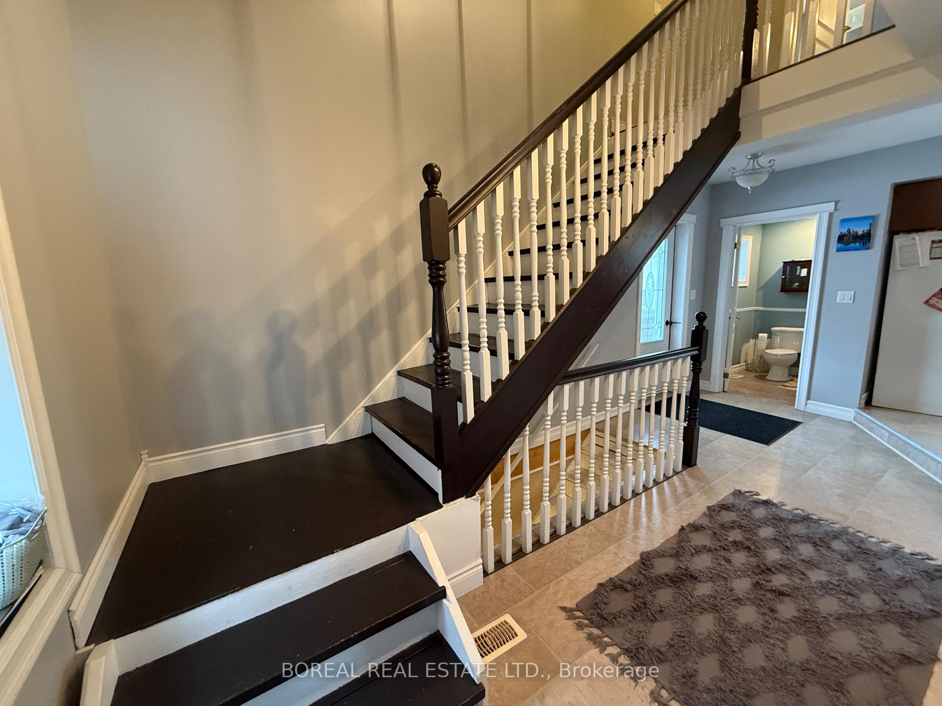 Photo 12 of 211 Second Avenue, Cochrane — HOMEH