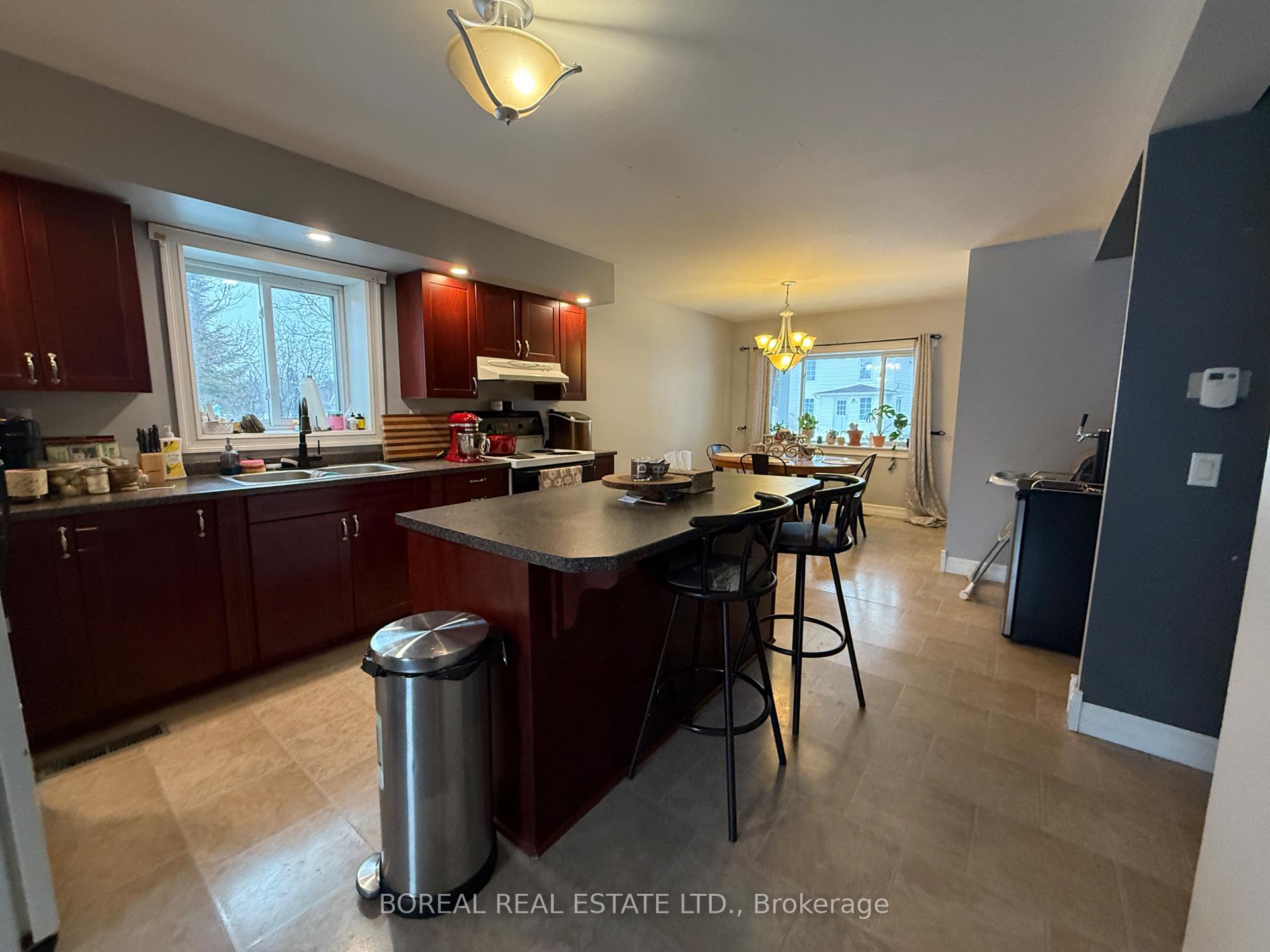 Photo 14 of 211 Second Avenue, Cochrane — HOMEH