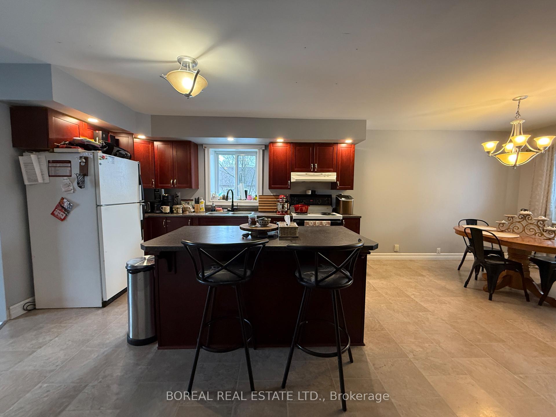 Photo 15 of 211 Second Avenue, Cochrane — HOMEH