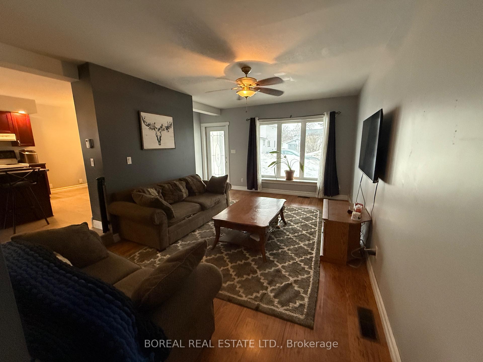 Photo 18 of 211 Second Avenue, Cochrane — HOMEH