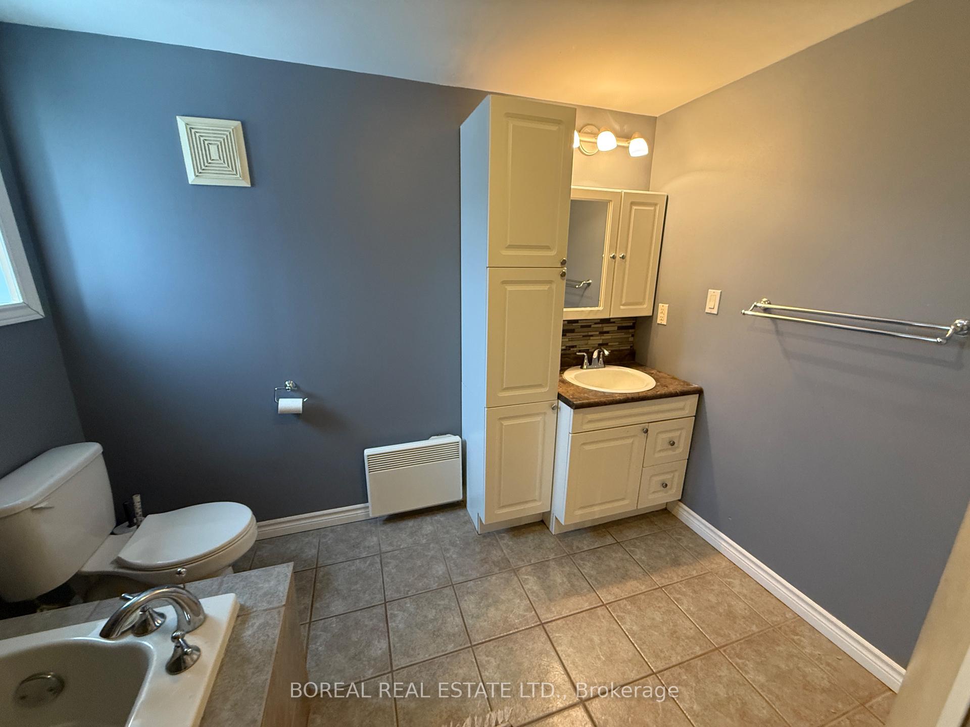 Photo 23 of 211 Second Avenue, Cochrane — HOMEH