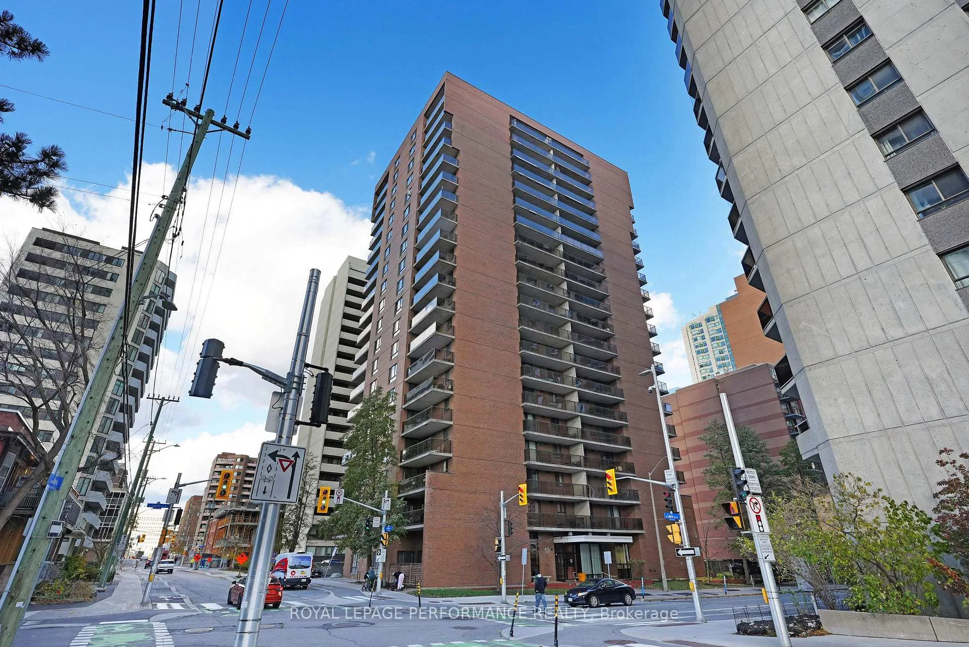 Front of Unit 308, 475 Laurier Avenue W