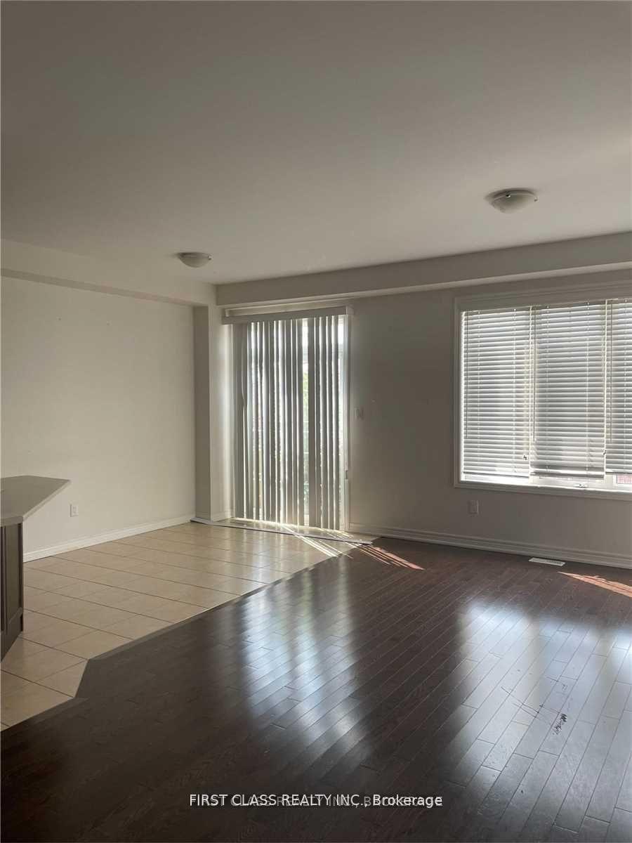Photo 3 of 18 Coastline Drive, Brampton, Bram West — HOMEH