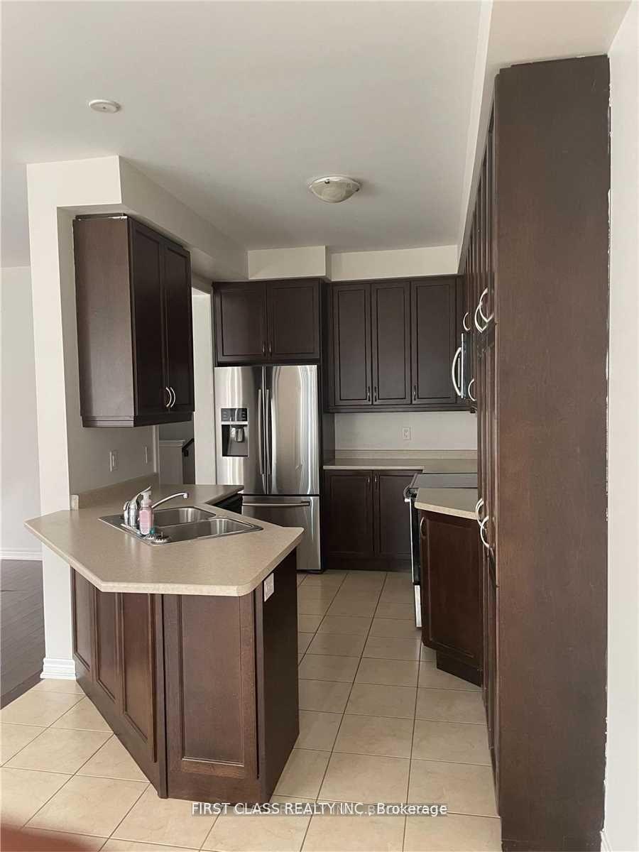 Photo 5 of 18 Coastline Drive, Brampton, Bram West — HOMEH