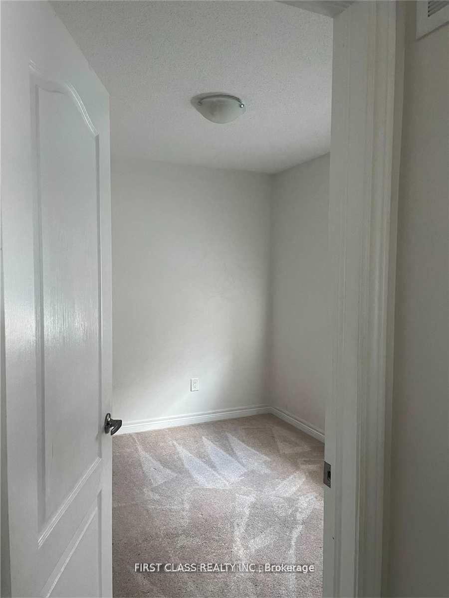Photo 10 of 18 Coastline Drive, Brampton, Bram West — HOMEH
