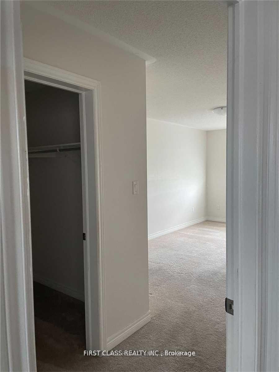 Photo 11 of 18 Coastline Drive, Brampton, Bram West — HOMEH