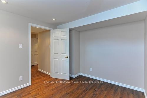 Photo 5 of 4 Major William Sharpe Drive, Brampton, Northwood Park — HOMEH