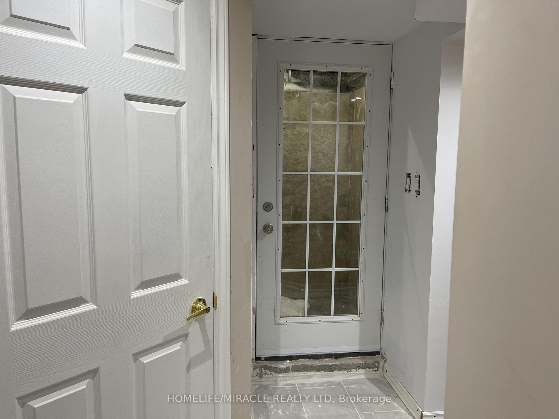 Photo 9 of 4 Major William Sharpe Drive, Brampton, Northwood Park — HOMEH