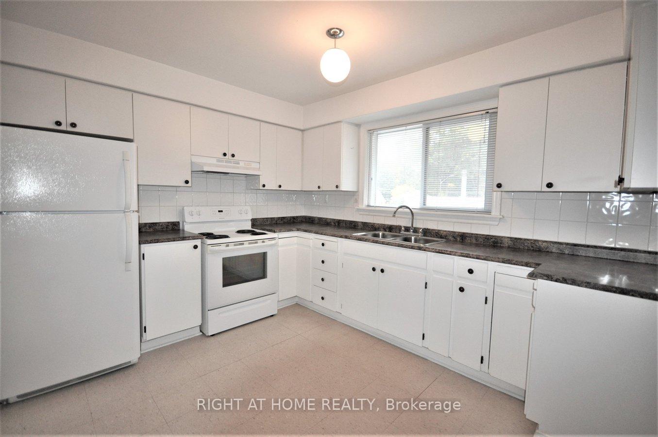 Photo 5 of 54 Rose Street, Barrie, Wellington — HOMEH