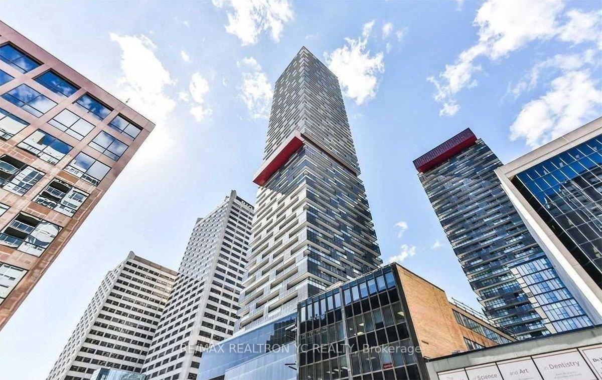 Front of Unit 5309, 8 Eglinton Avenue E