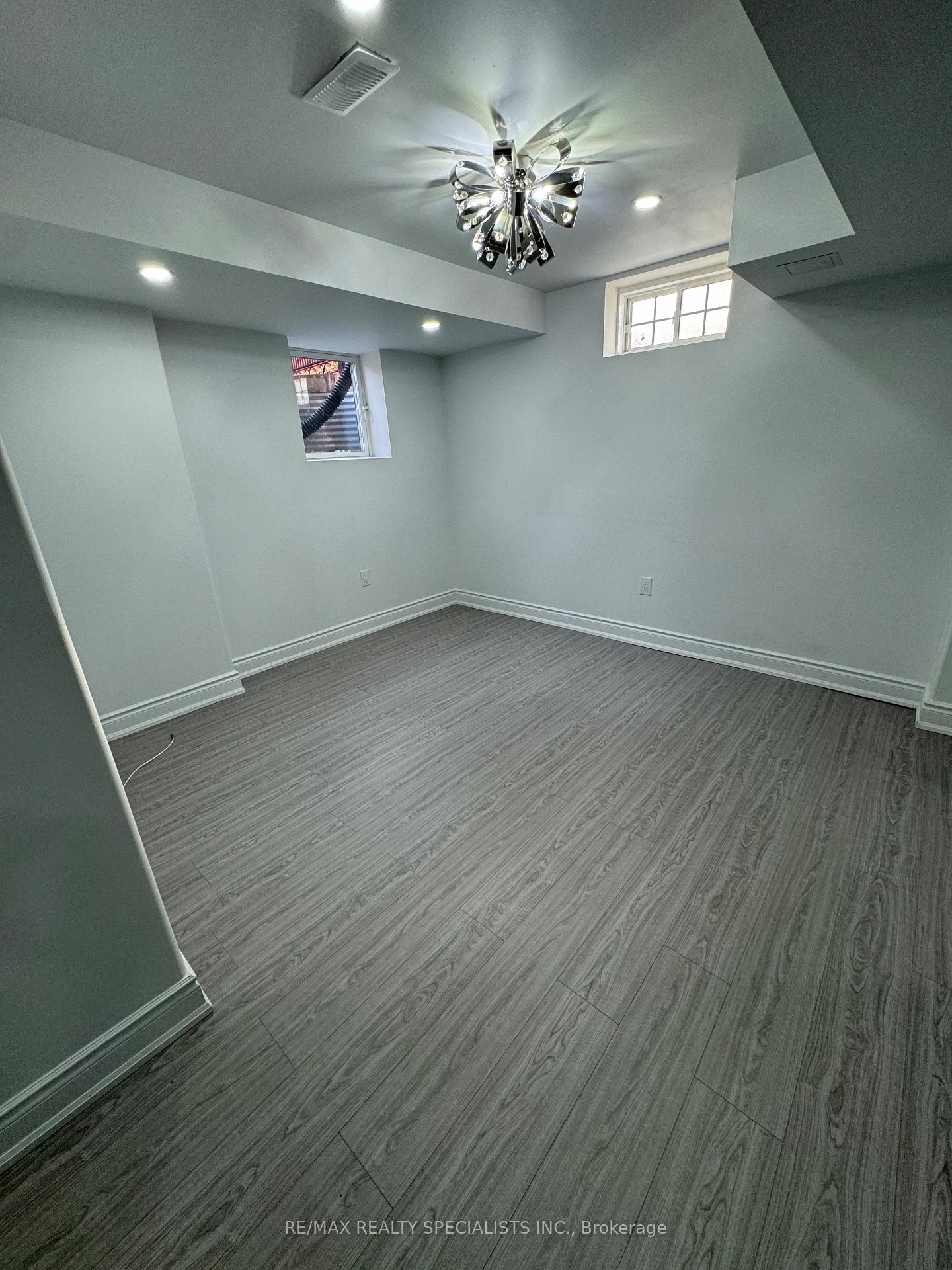Photo 4 of 16 Maynada Road, Brampton, Northwest Brampton — HOMEH