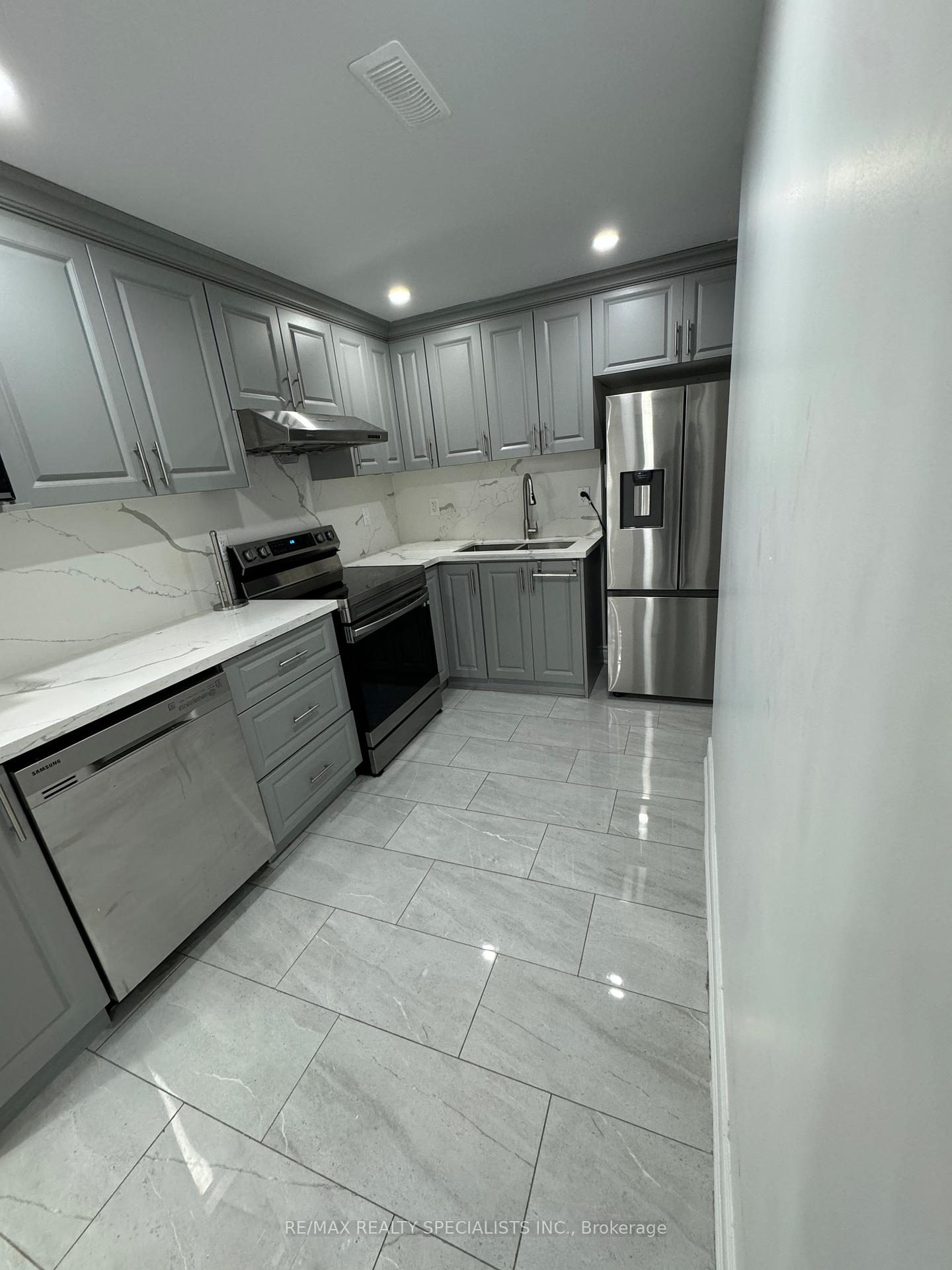 Photo 7 of 16 Maynada Road, Brampton, Northwest Brampton — HOMEH