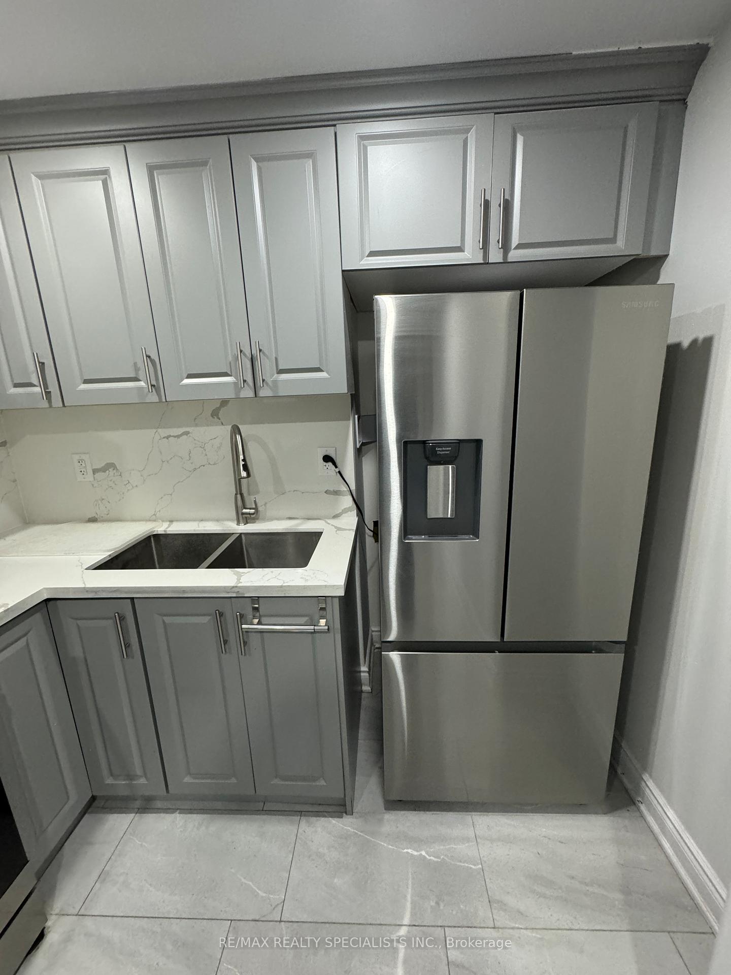 Photo 8 of 16 Maynada Road, Brampton, Northwest Brampton — HOMEH
