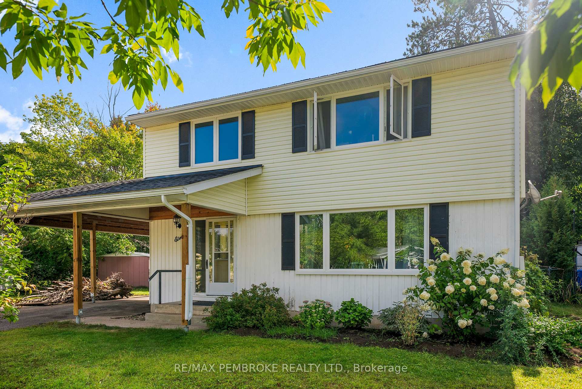 Photo 2 of 11 Frontenac Crescent, Deep River — HOMEH