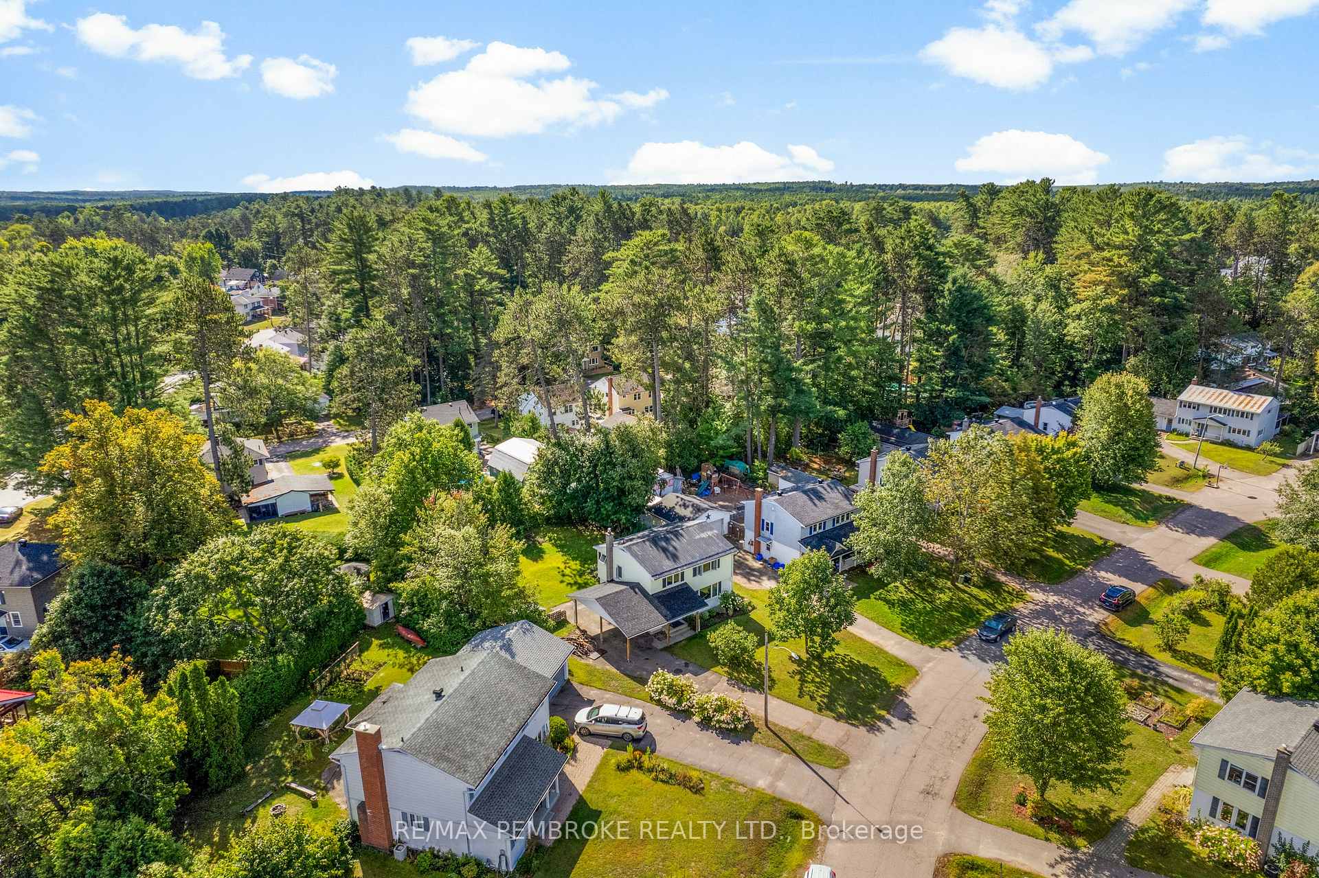 Photo 10 of 11 Frontenac Crescent, Deep River — HOMEH