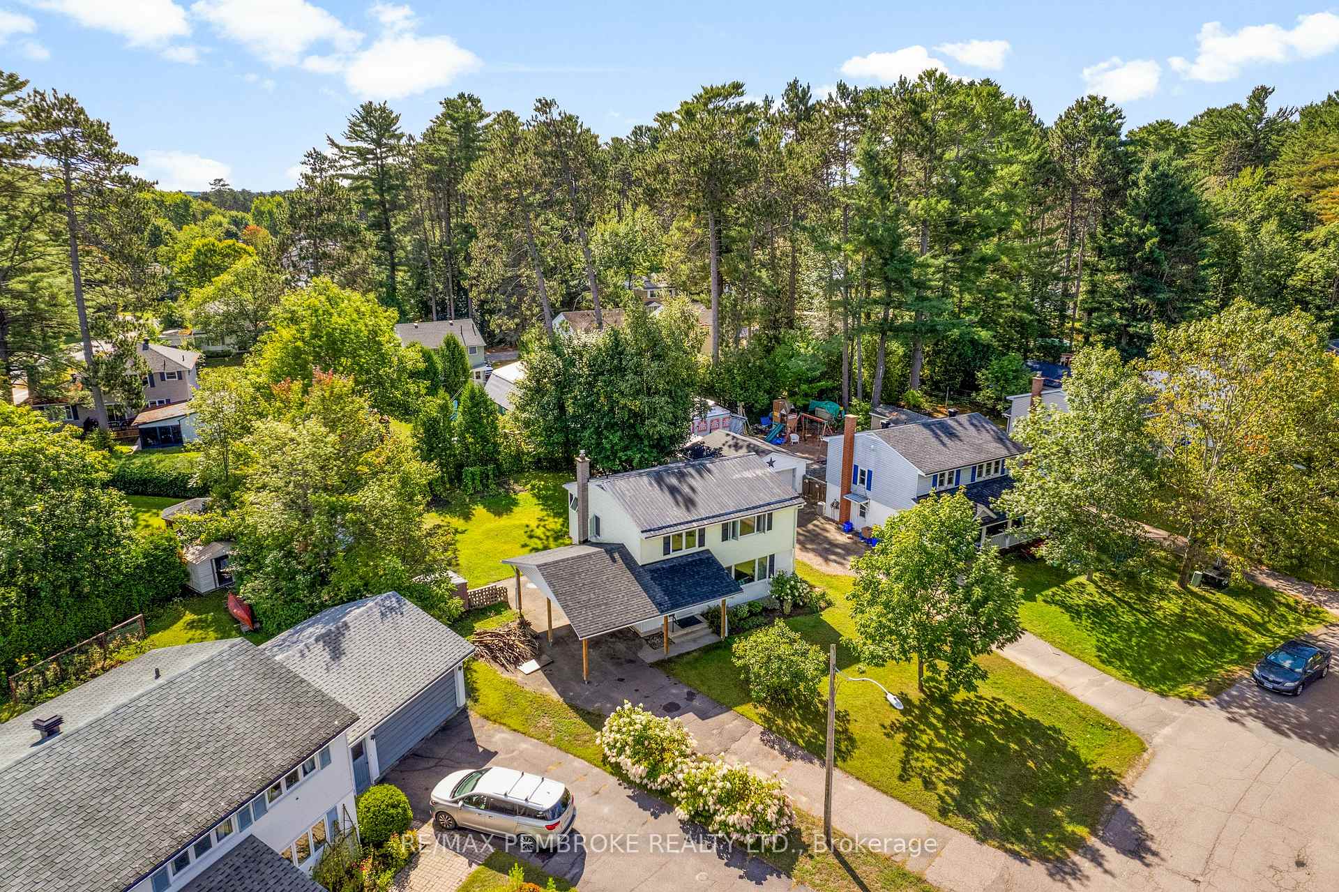 Photo 14 of 11 Frontenac Crescent, Deep River — HOMEH