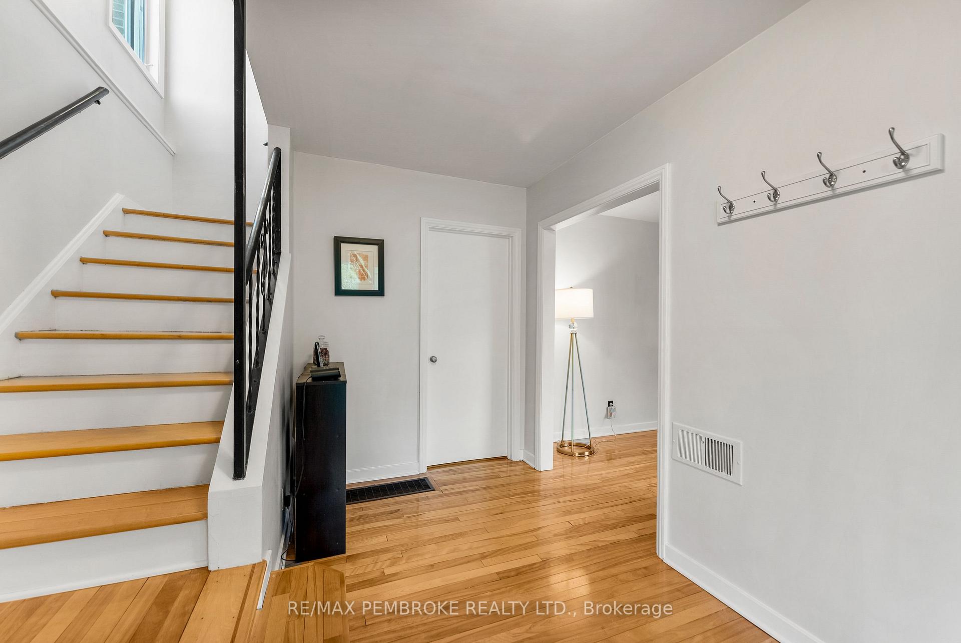 Photo 11 of 11 Frontenac Crescent, Deep River — HOMEH