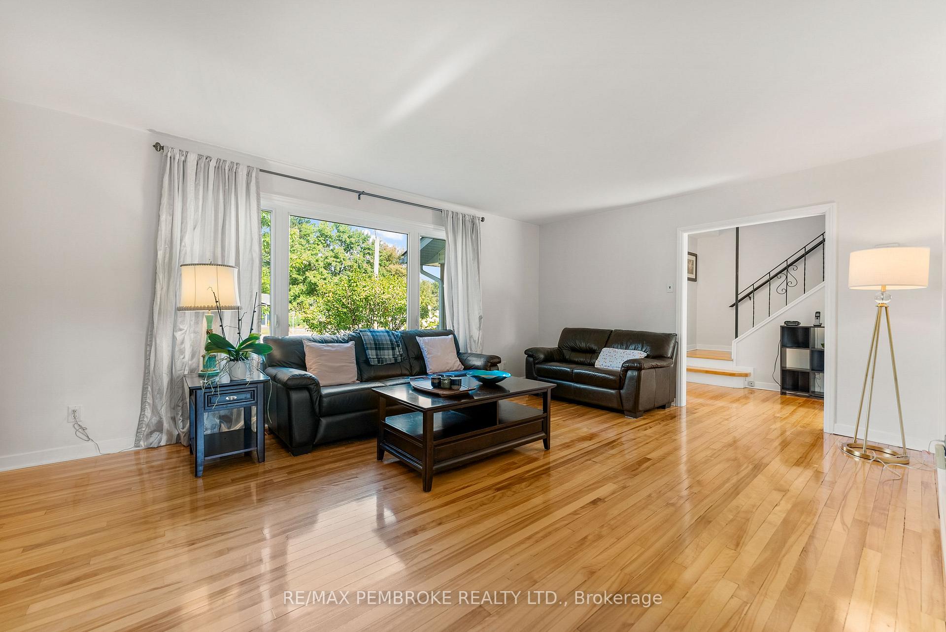 Photo 22 of 11 Frontenac Crescent, Deep River — HOMEH
