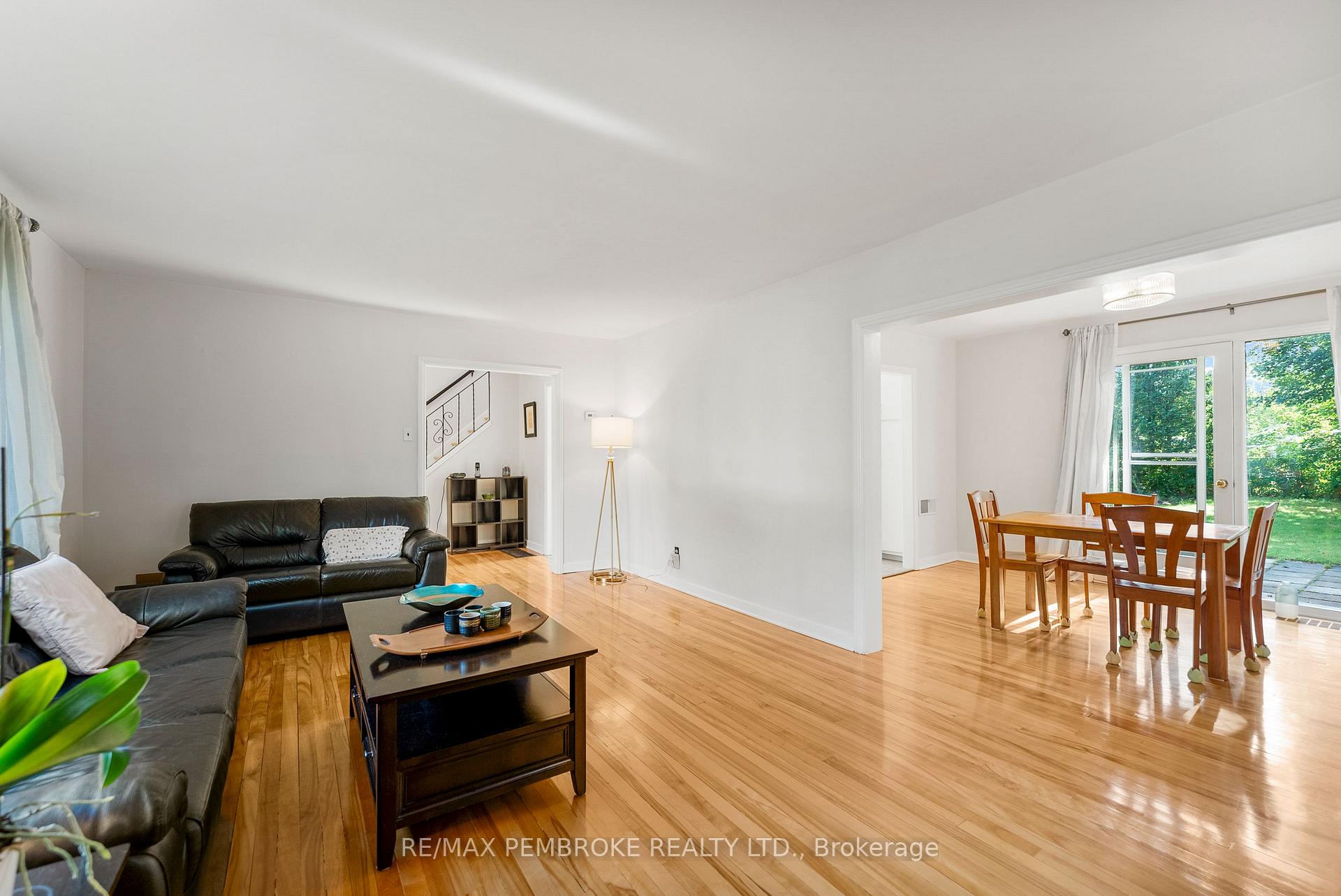 Photo 16 of 11 Frontenac Crescent, Deep River — HOMEH
