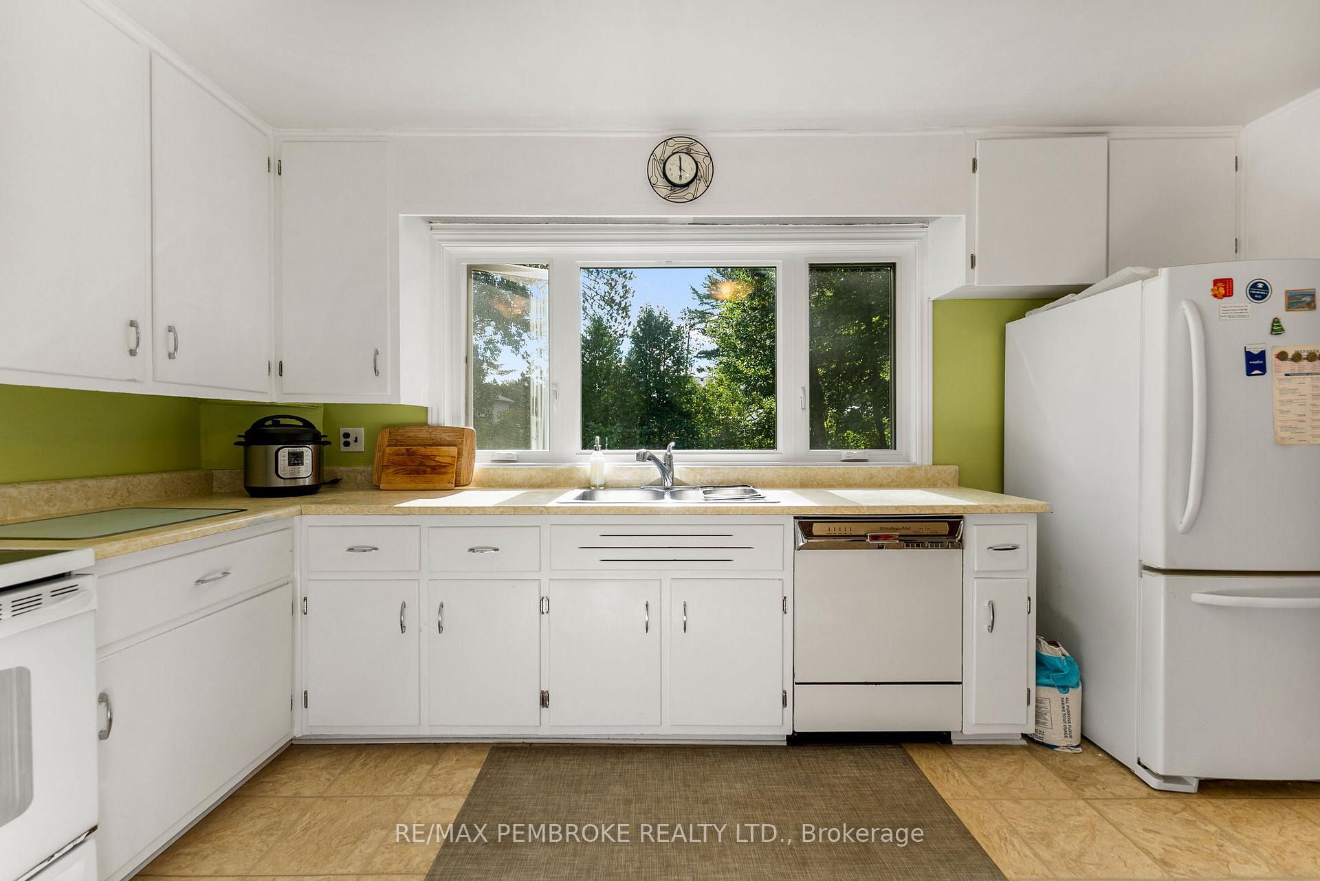 Photo 17 of 11 Frontenac Crescent, Deep River — HOMEH