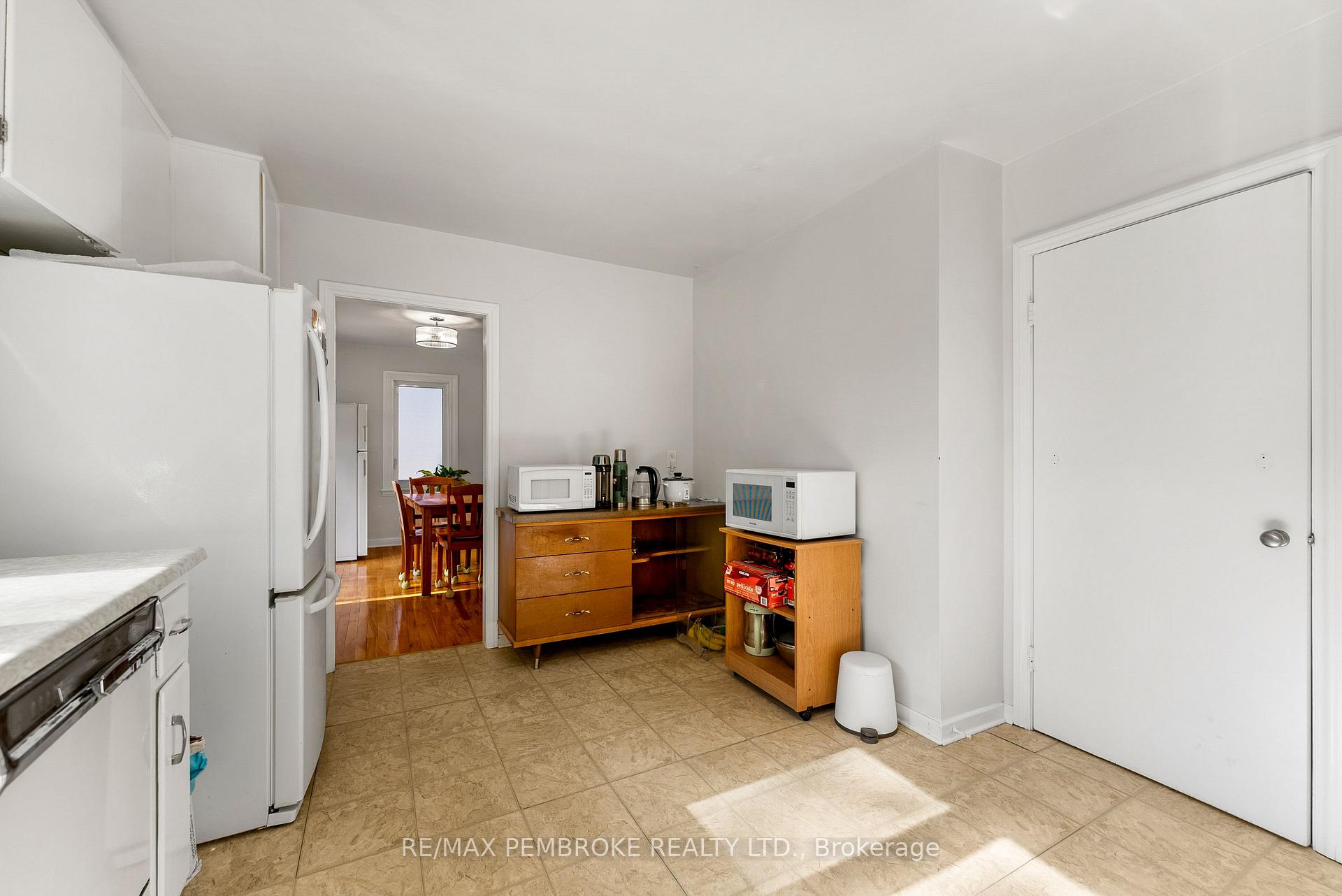 Photo 21 of 11 Frontenac Crescent, Deep River — HOMEH